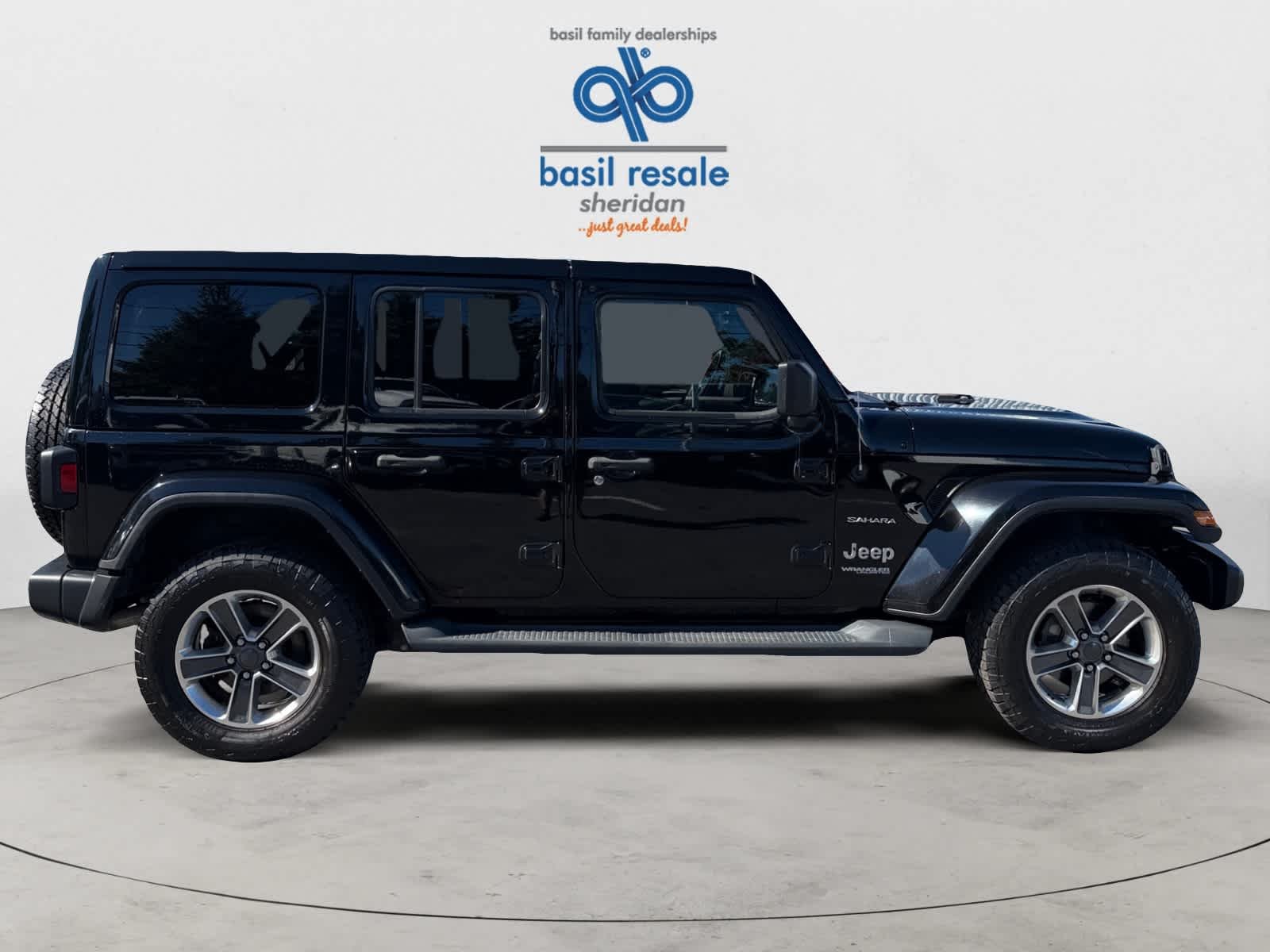 Used 2019 Black Jeep Sahara image 9