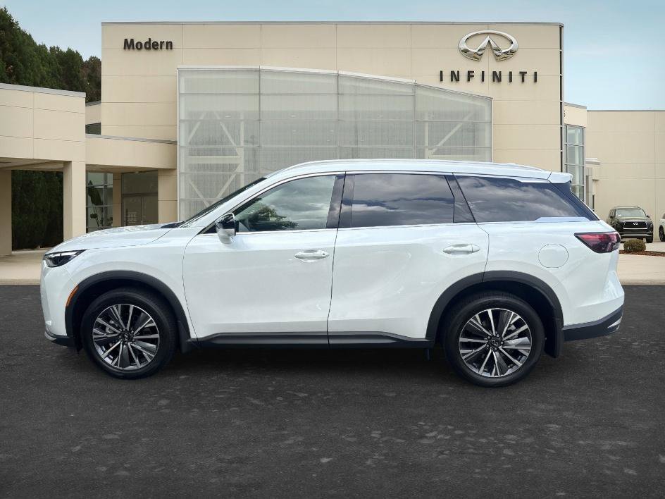 New 2027 Radiant White INFINITI LUXE image 7