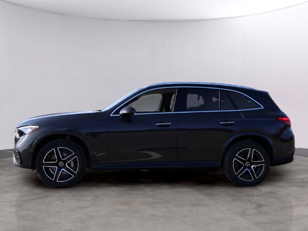 Used 2026 Graphite Grey Metallic Mercedes-Benz GLC 300 image 4