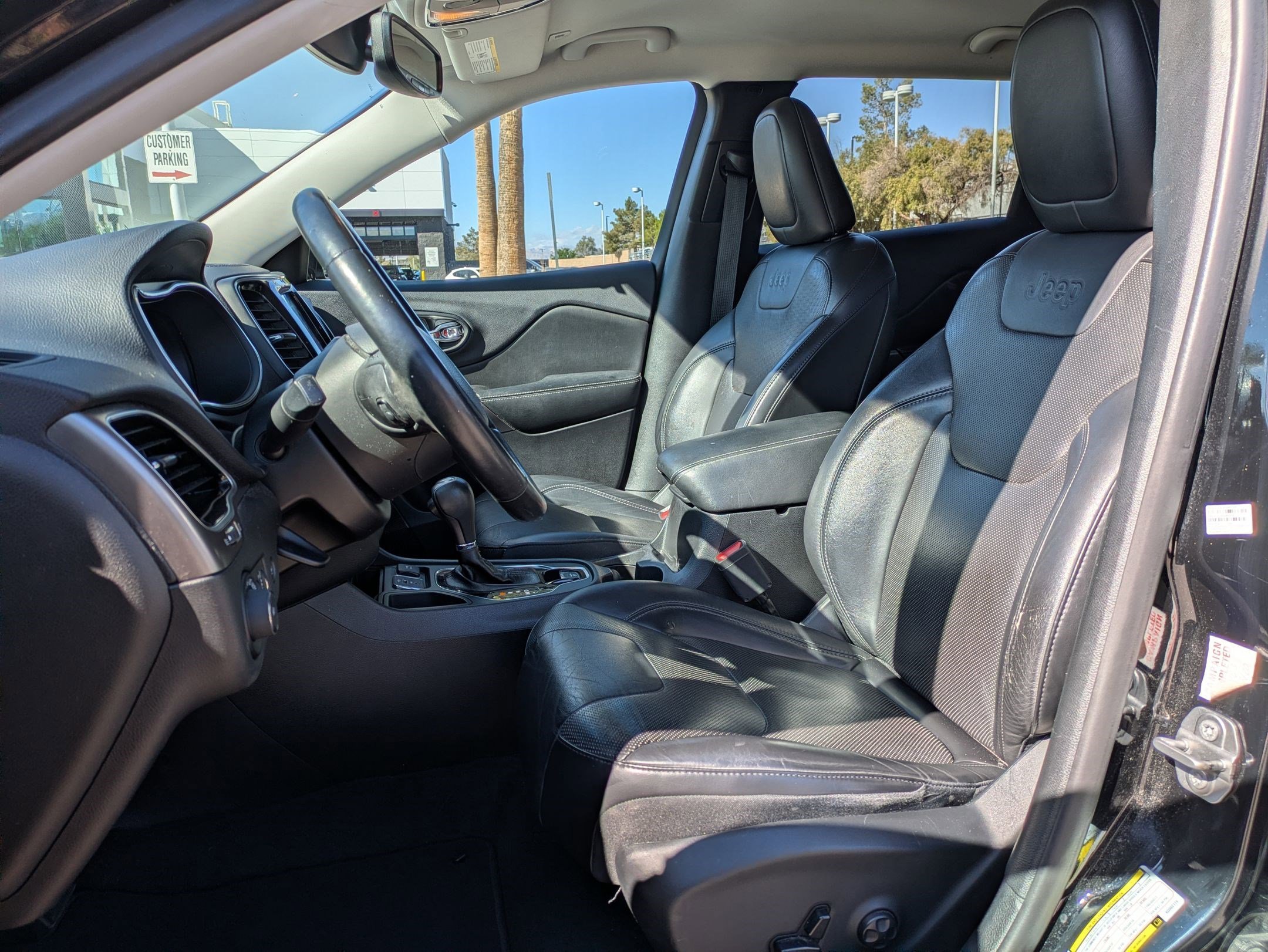 Used 2019 Diamond Black Crystal Pearlcoat Jeep Limited image 23