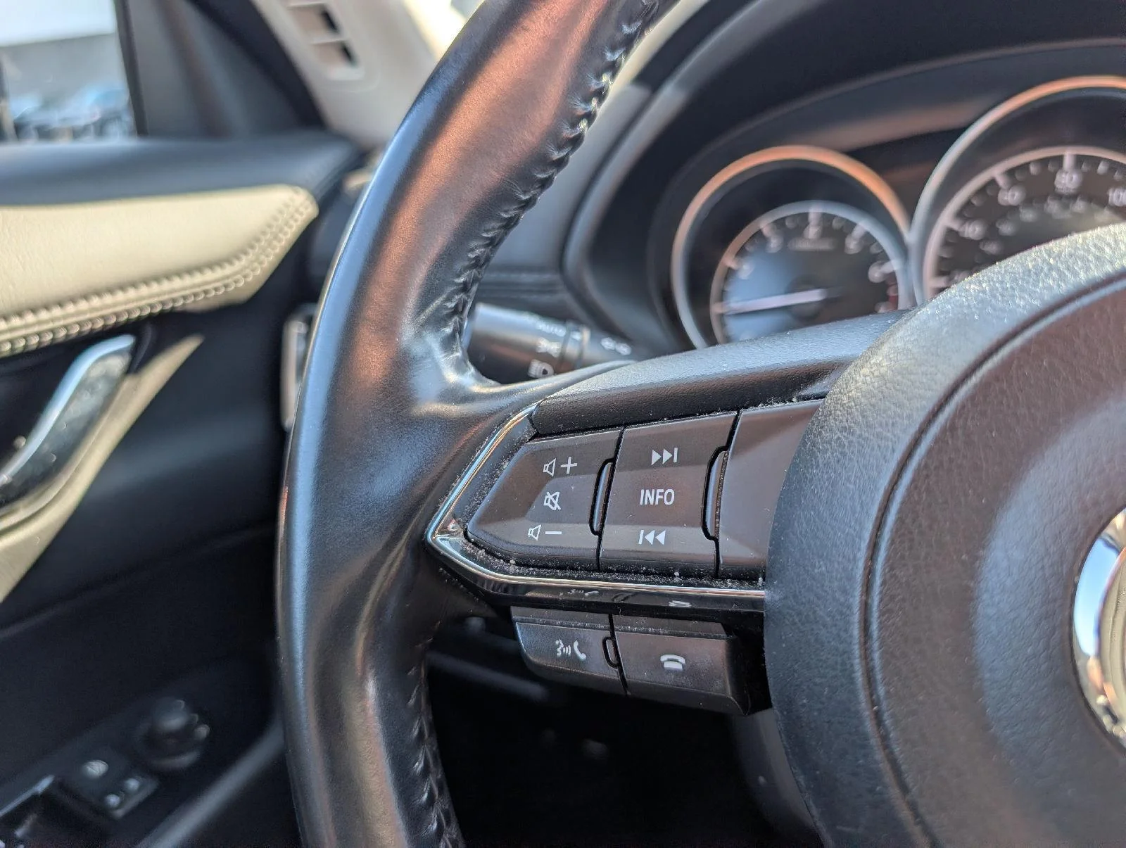 Used 2021  Mazda Touring image 12
