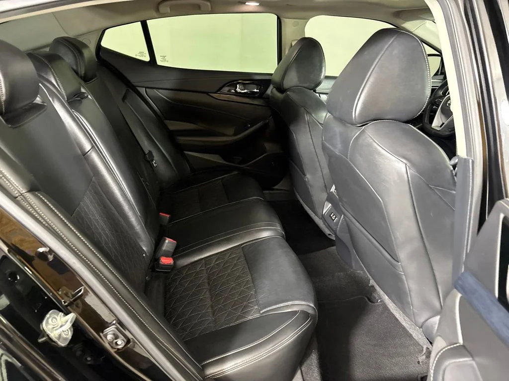 Used 2020 Black Nissan Platinum image 17