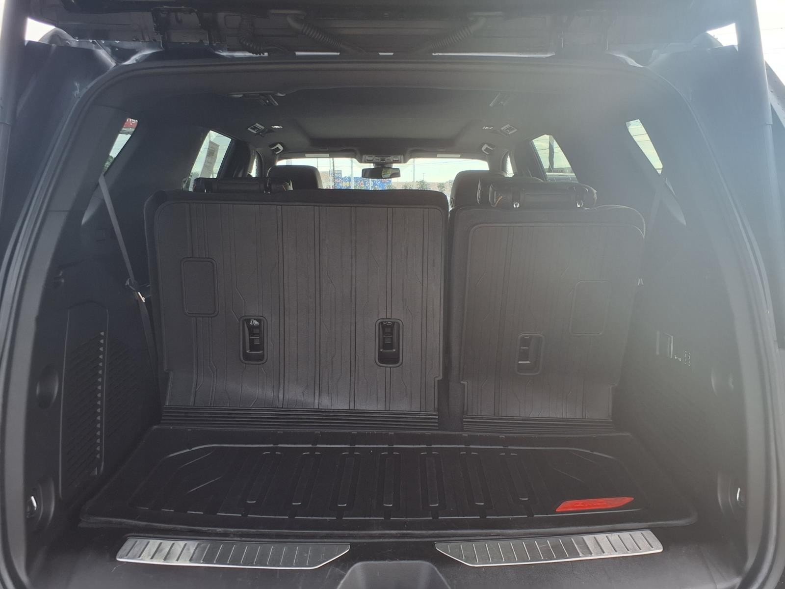 2022 GMC Yukon photo 8 of 28