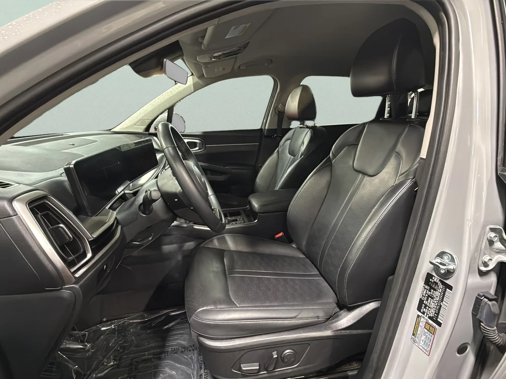 Used 2025 Wolf Gray Kia S image 25