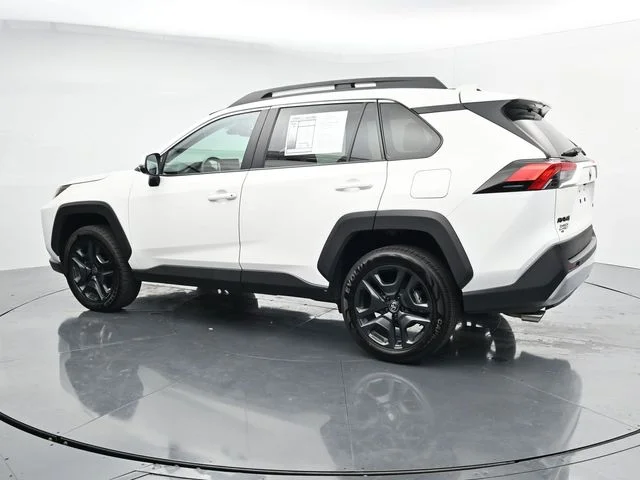 Used 2024  Toyota Adventure image 5