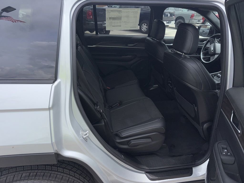 New 2026 Silver Zynith Exterior Paint Jeep Laredo image 11