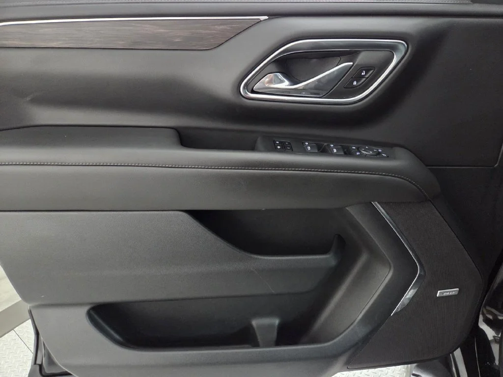 Used 2024 Black Chevrolet Z71 image 19
