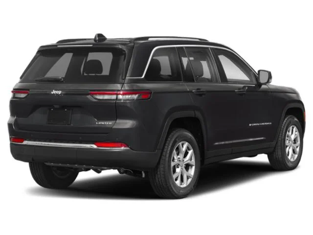 Used 2024 Diamond Black Crystal Pearlcoat Jeep Limited image 3