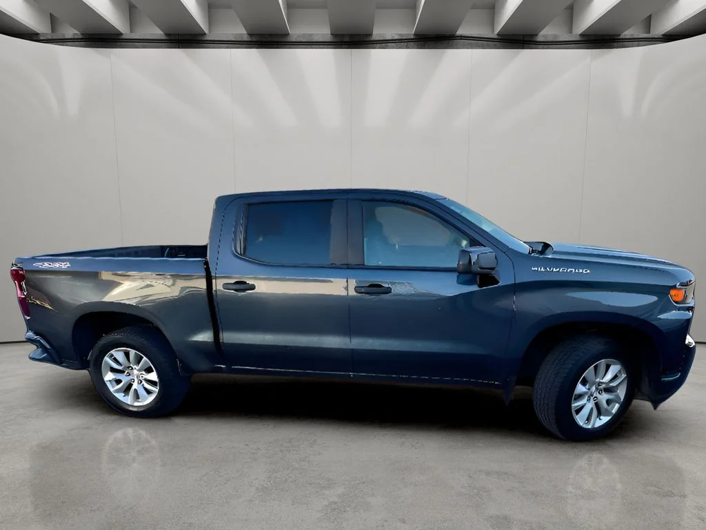 Used 2020 Shadow Gray Metallic Chevrolet Custom image 11