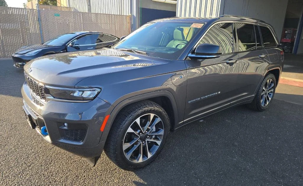 Used 2022 Gray Jeep Overland 4xe image 1