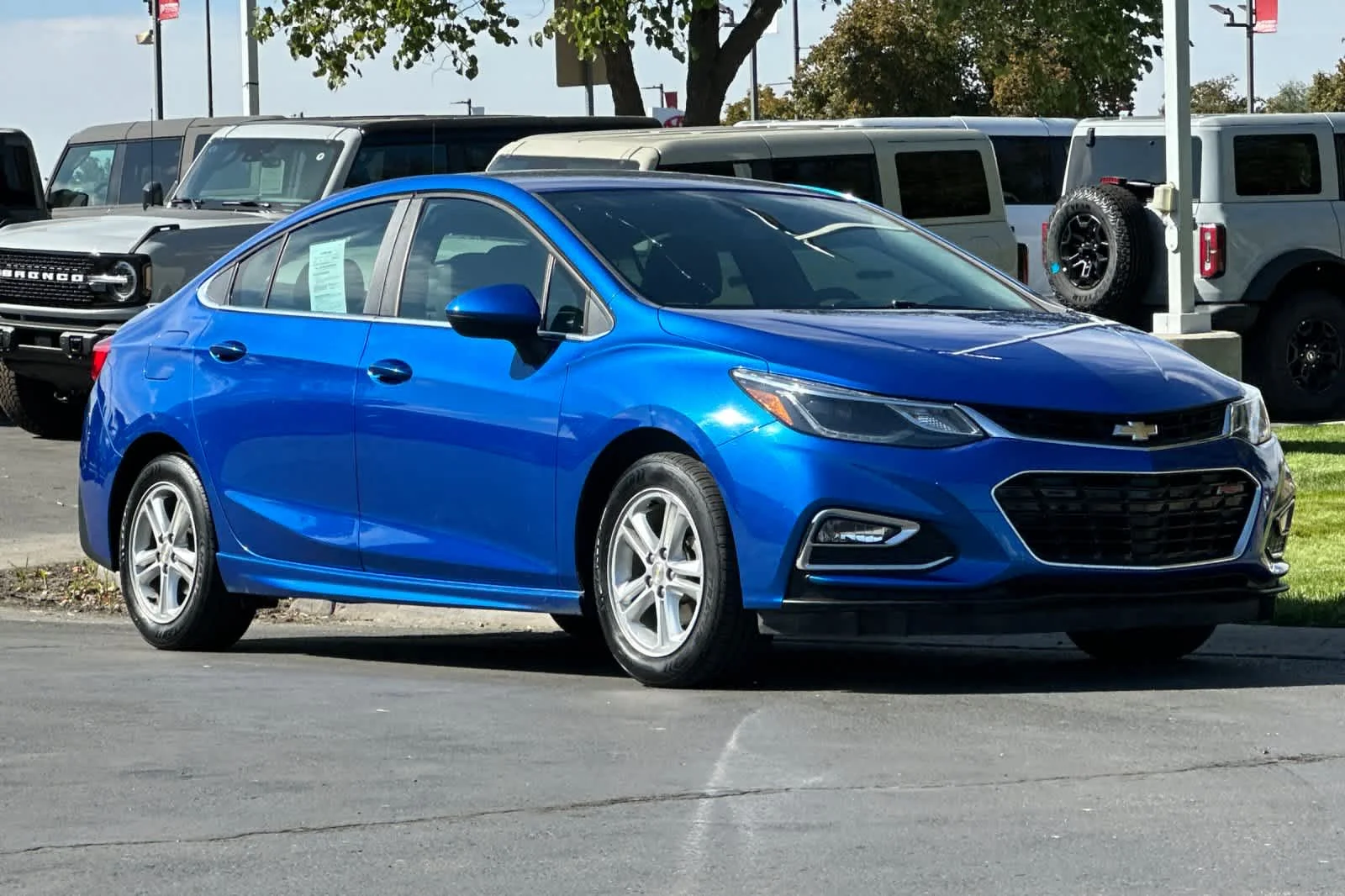 Used 2017 Kinetic Blue Metallic Chevrolet LT image 9