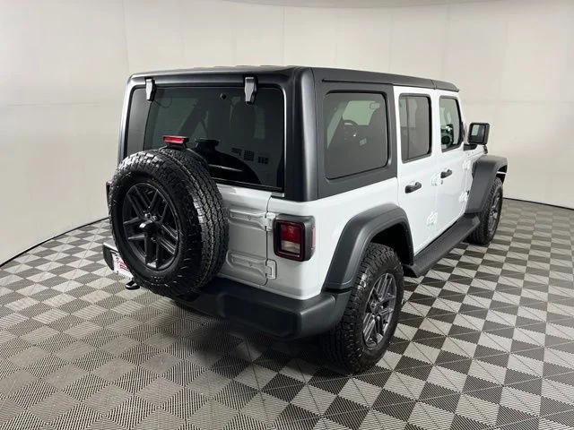 Used 2026 White/off-white Jeep Sport S image 7