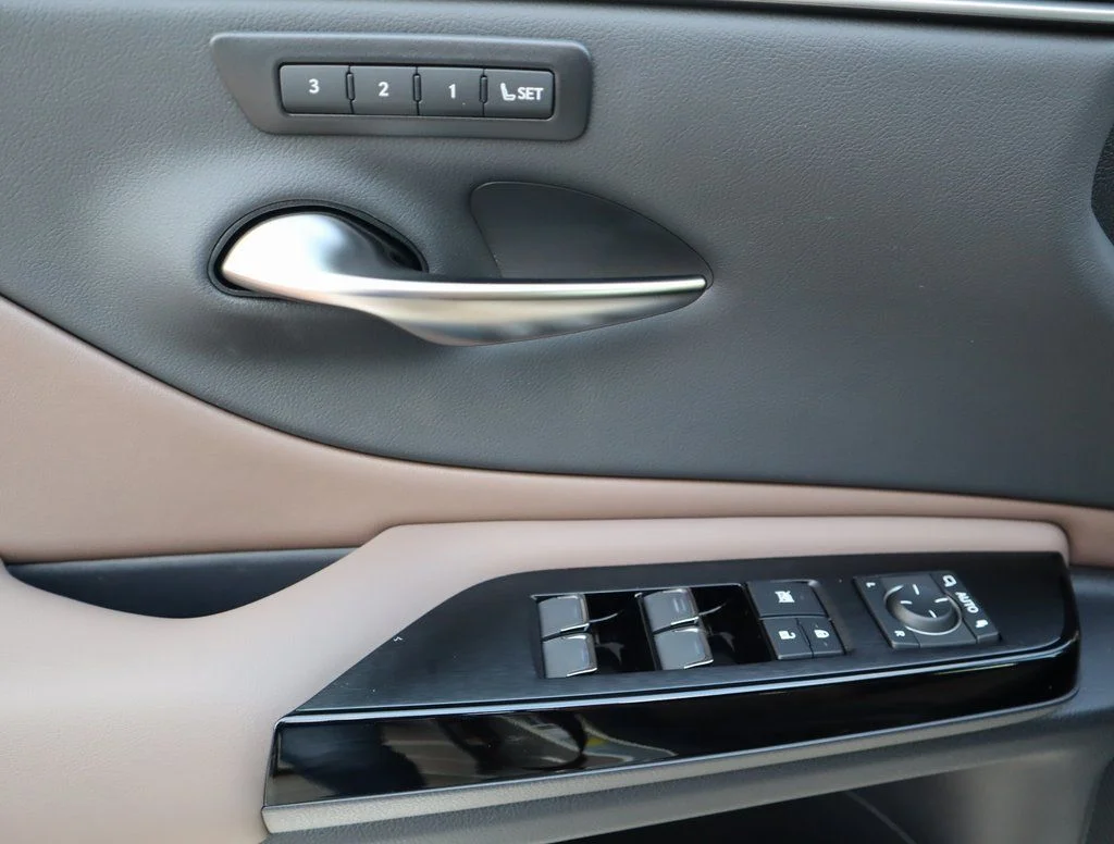 Used 2025 Beige Lexus 350 image 24