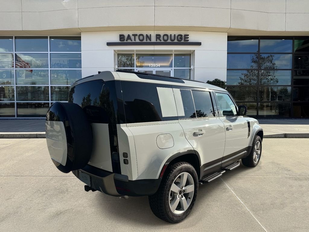New 2026 Fuji White Land Rover S image 3
