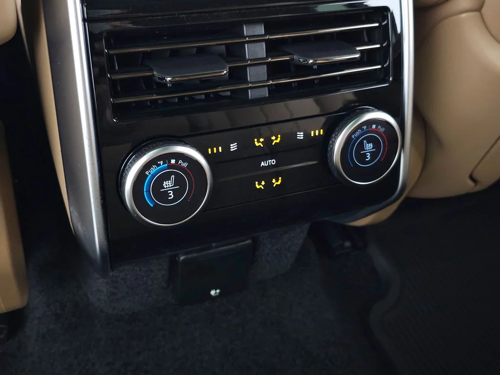 New 2026 Carpathian Grey Land Rover SE image 40