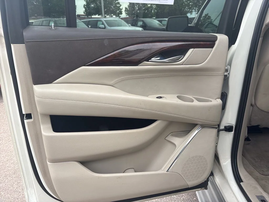 Used 2015 White Cadillac Luxury image 15