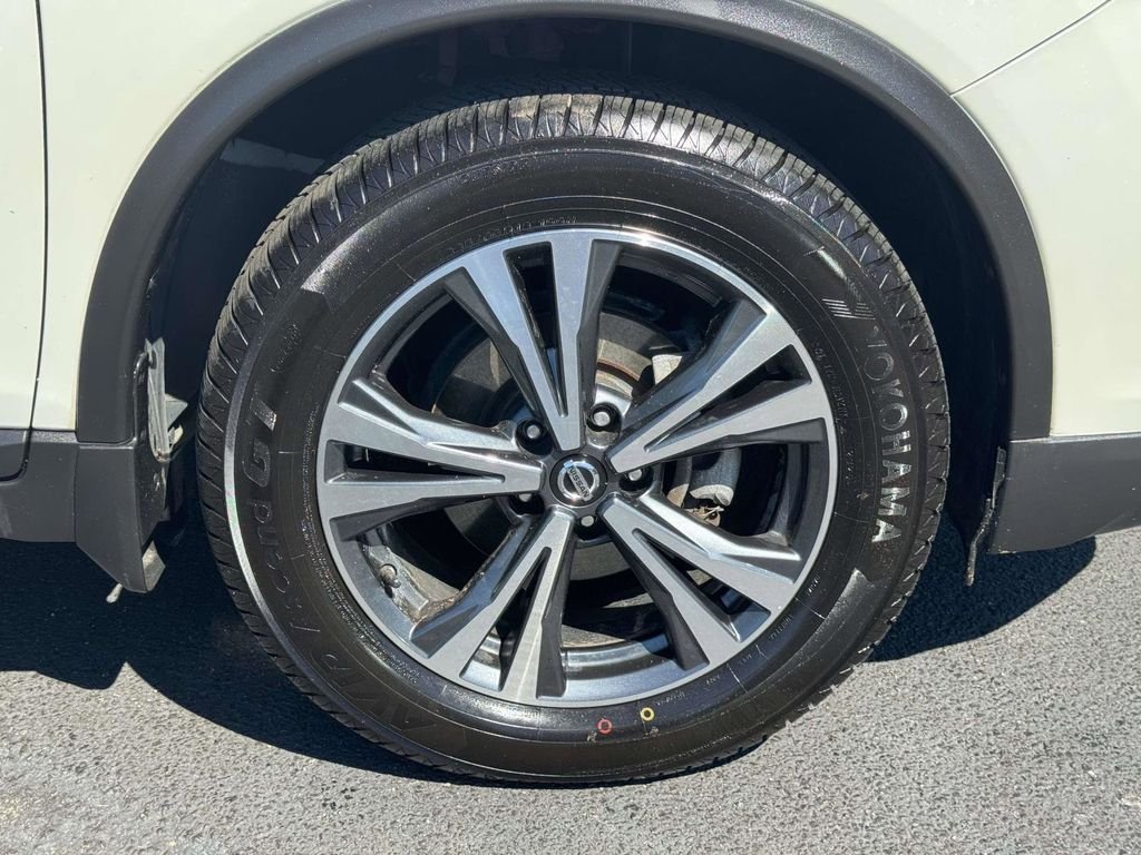 Used 2017 White Nissan SL image 27