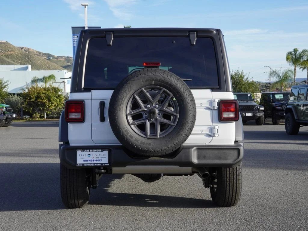New 2026 Bright White Clear-Coat Exterior Paint Jeep Sport image 4
