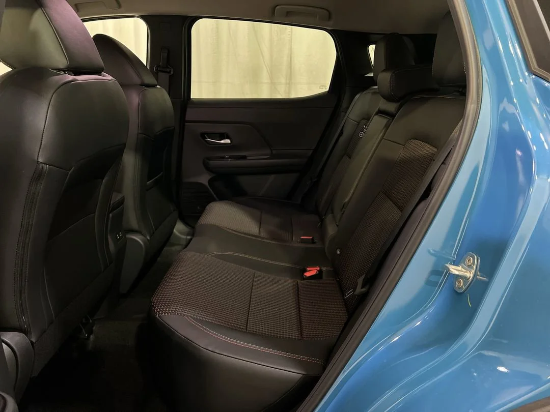New 2026 Arctic Ice Blue Metallic / Super Black Two-tone Nissan SR image 18