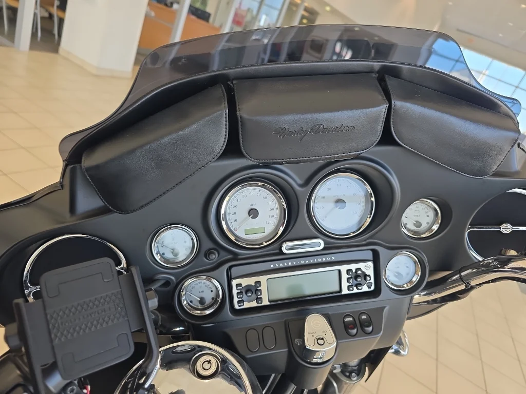 Used 2012  Harley-Davidson MOTORCYCLE image 5