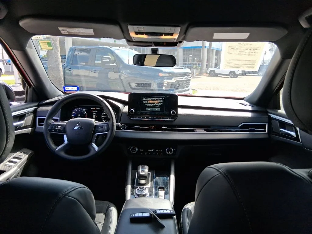 Used 2024  Mitsubishi SE image 12