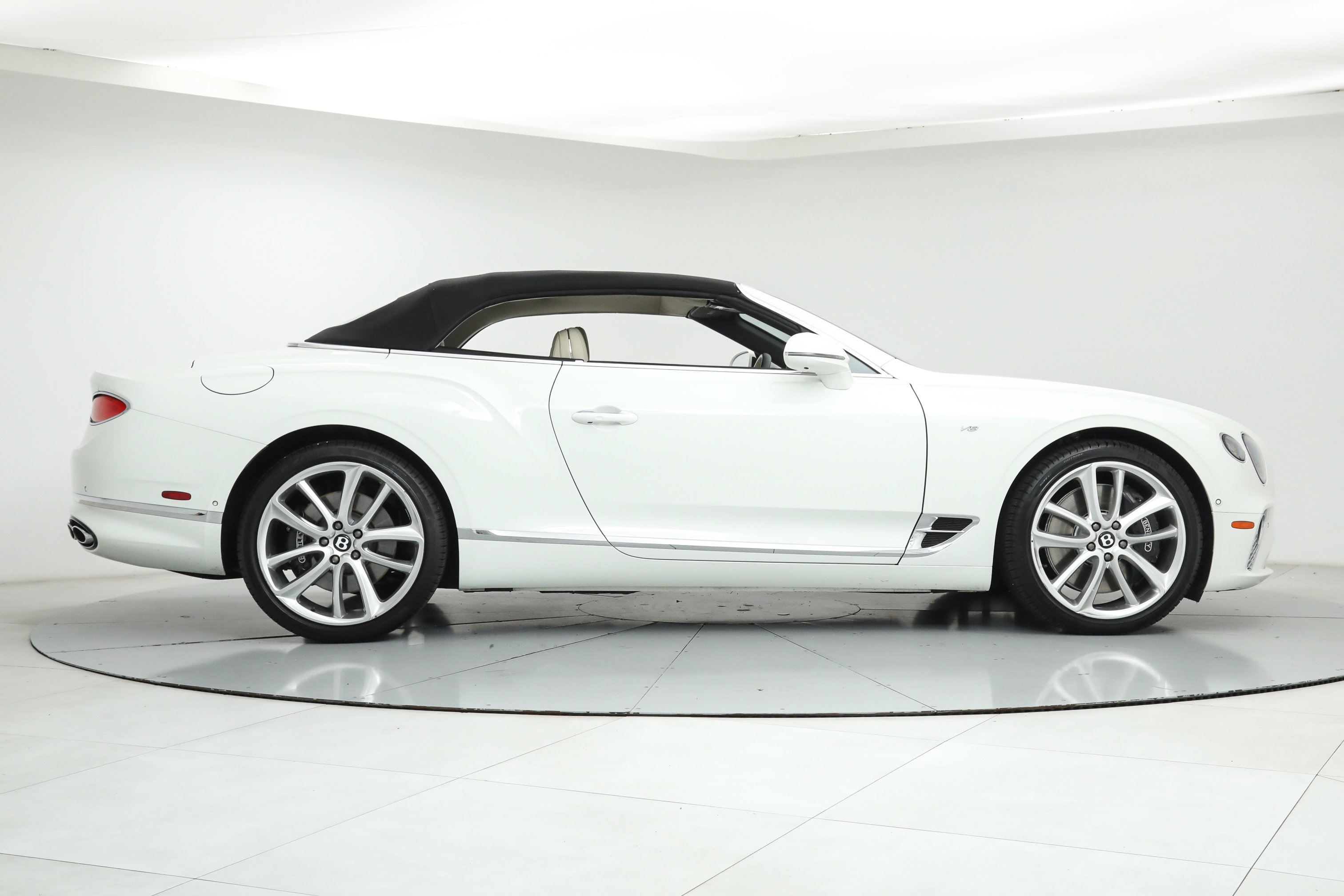 Used 2022 White Bentley GT V8 Convertible image 8