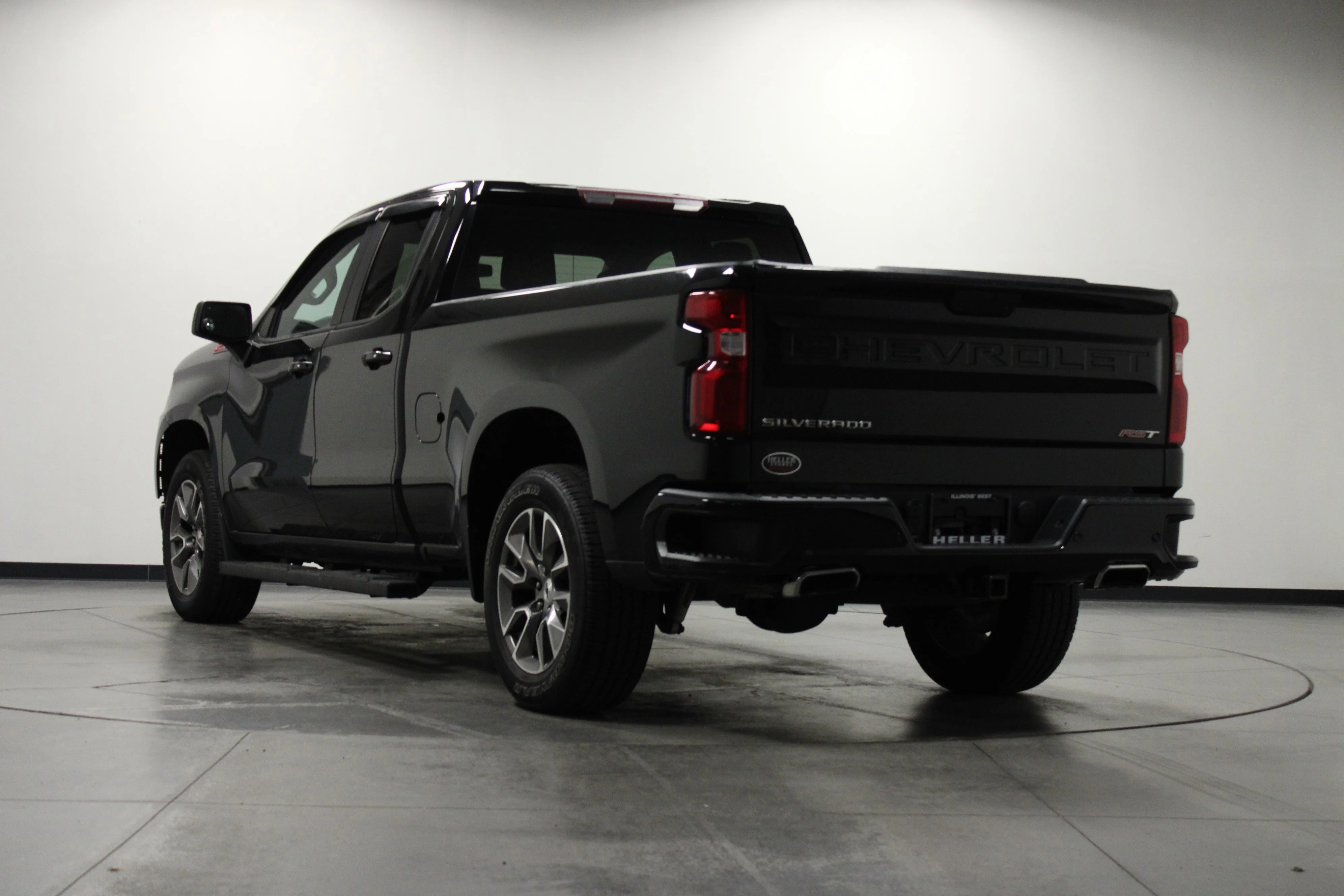 Used 2019 BLACK Chevrolet RST image 5