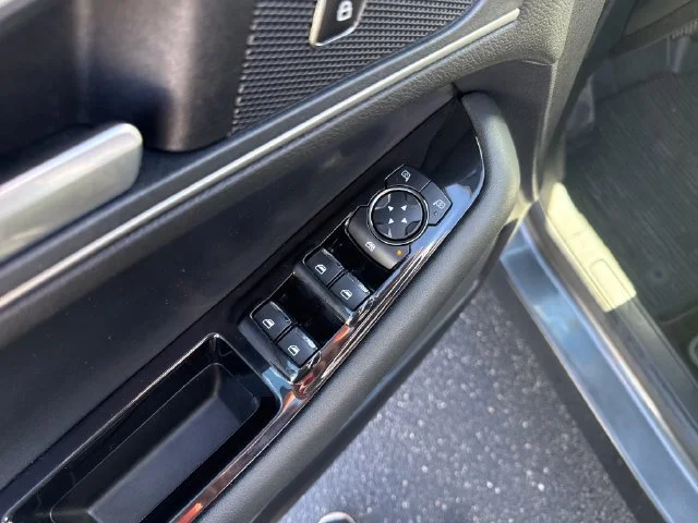 Used 2019 Gray Ford SEL image 13