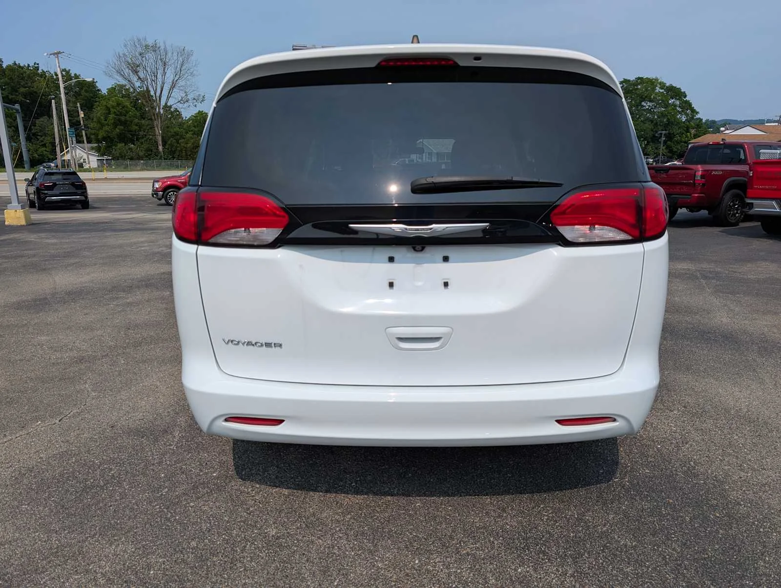 Used 2022 Bright White Clearcoat Chrysler LX image 9