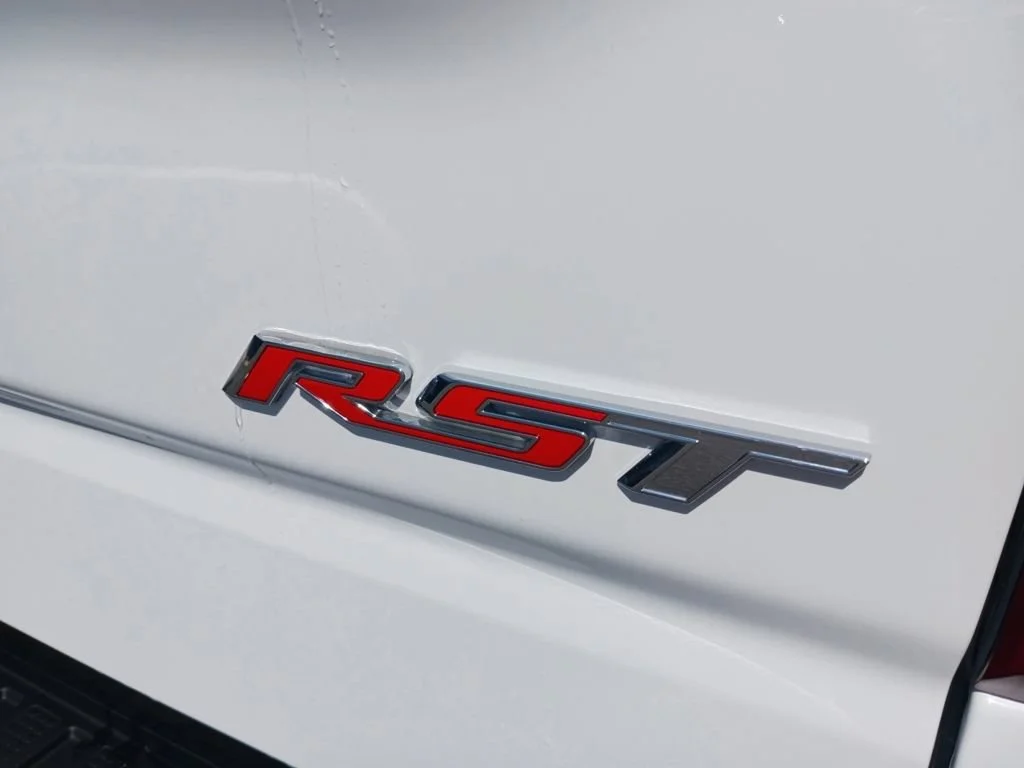 Used 2025 Summit White Chevrolet RST image 28