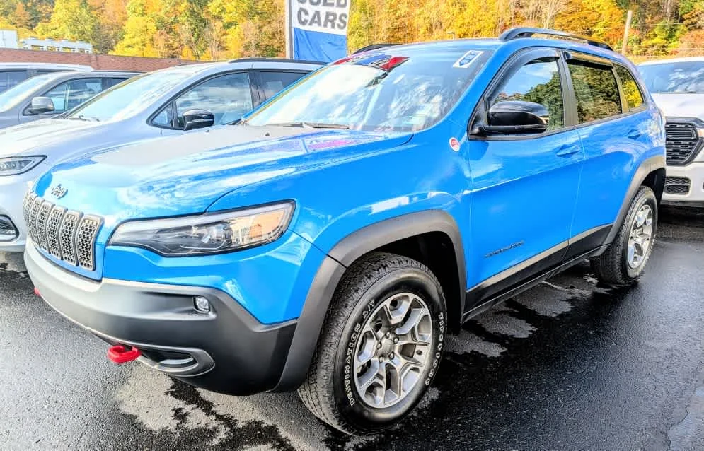 Used 2022 Hydro Blue Pearl Coat Jeep Trailhawk image 3