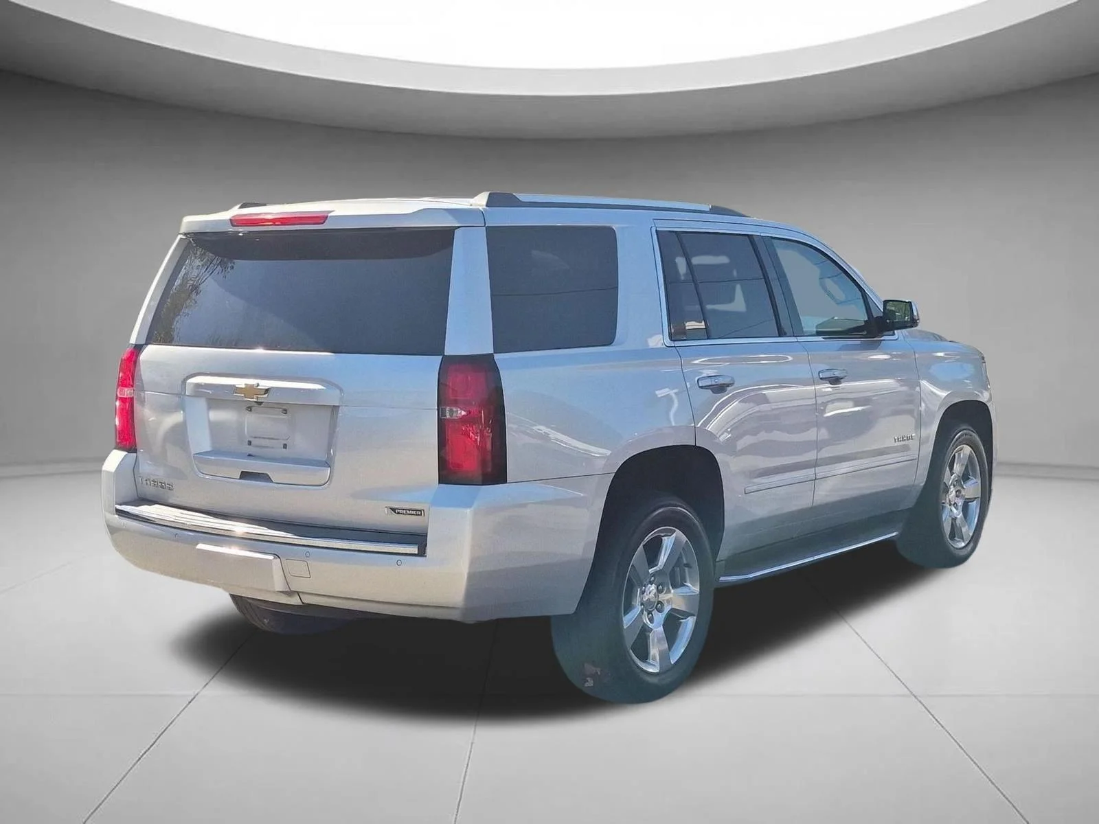 Used 2018 Silver Ice Metallic Chevrolet Premier image 5