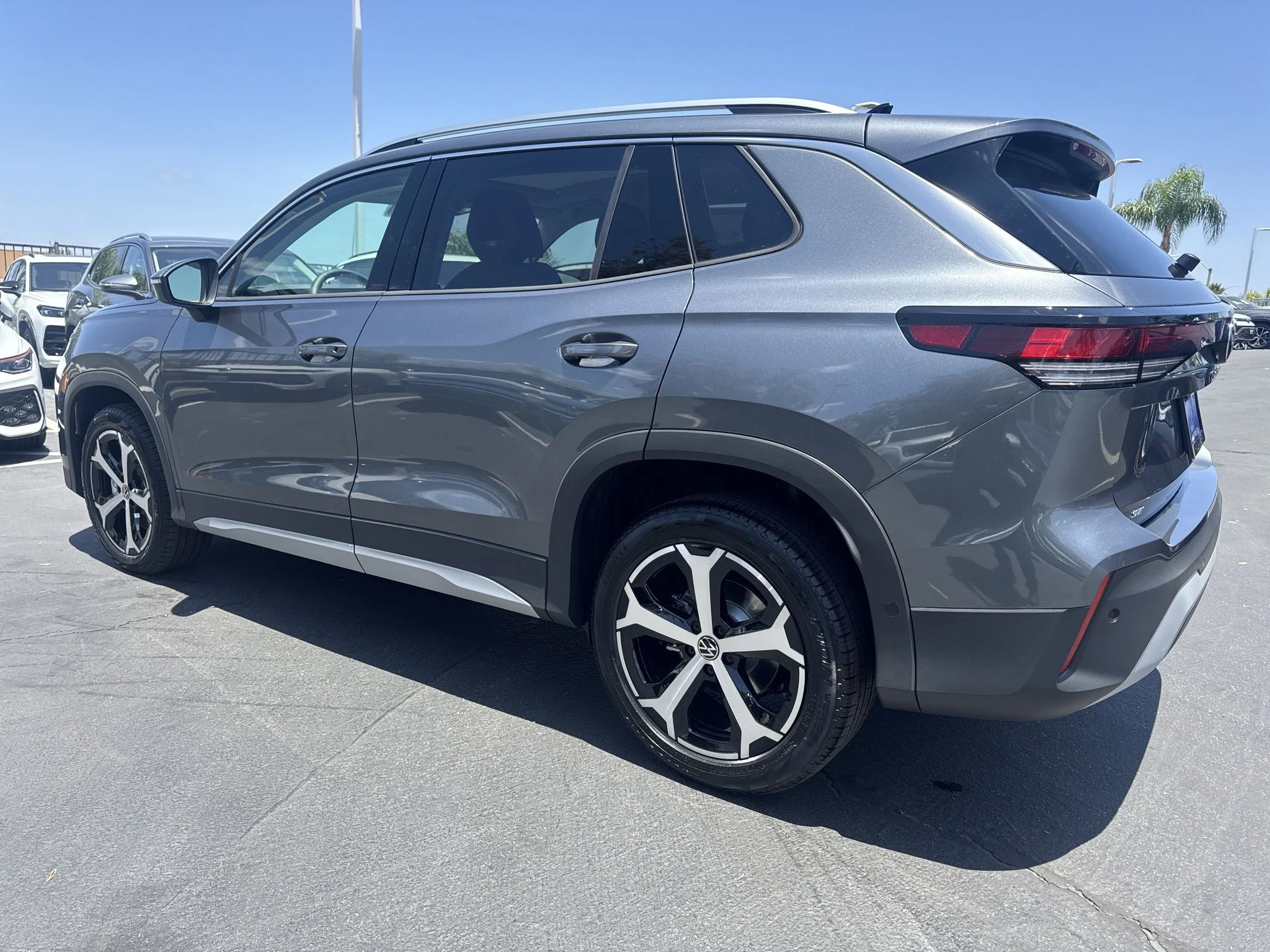 New 2026 Platinum Gray Metallic Volkswagen SE image 5