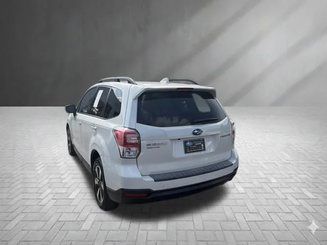 Used 2018 White Subaru 2.5i Premium image 10