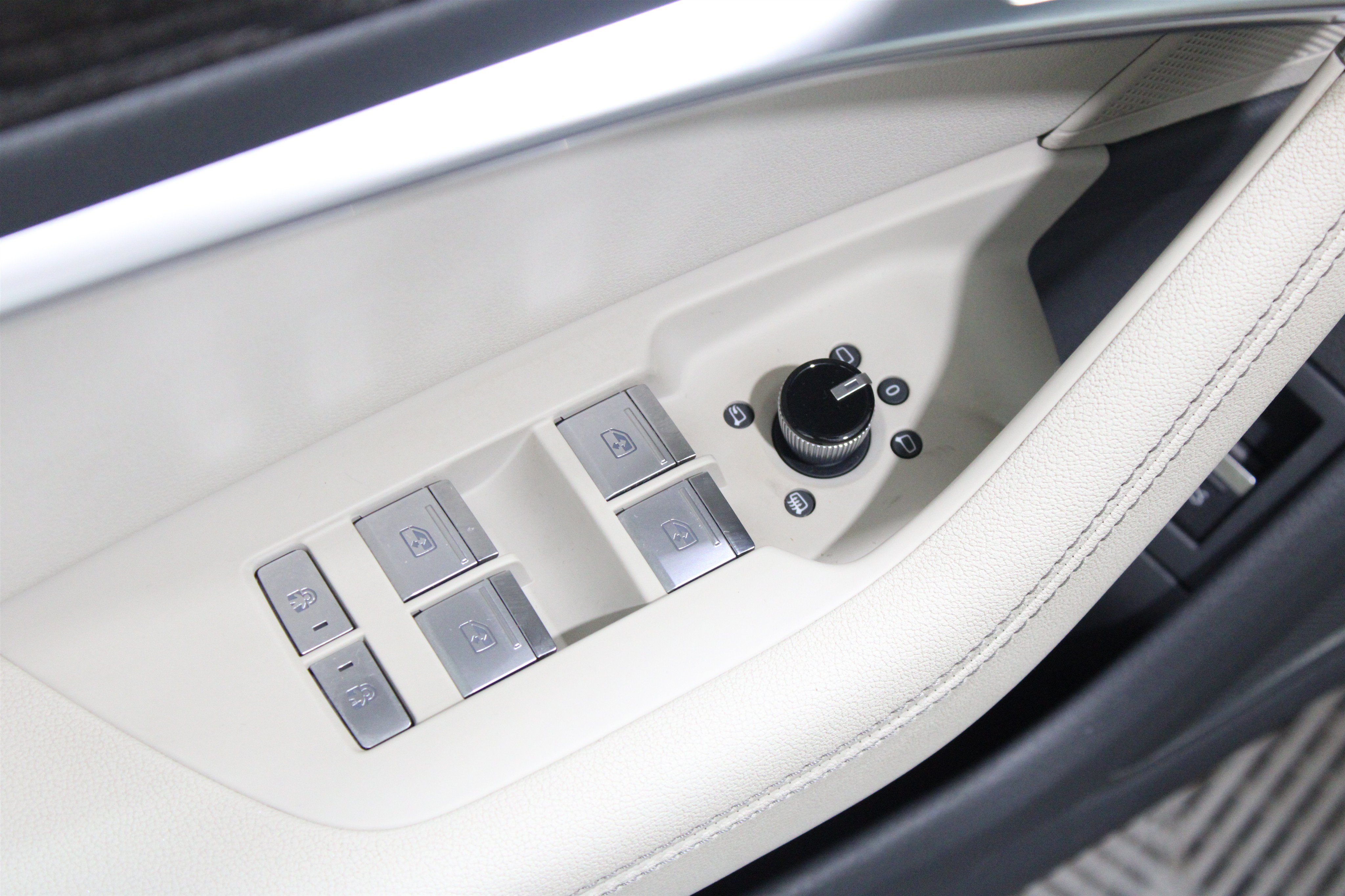 Used 2019 Glacier White Metallic Audi Premium Plus All-Wheel Drive image 4
