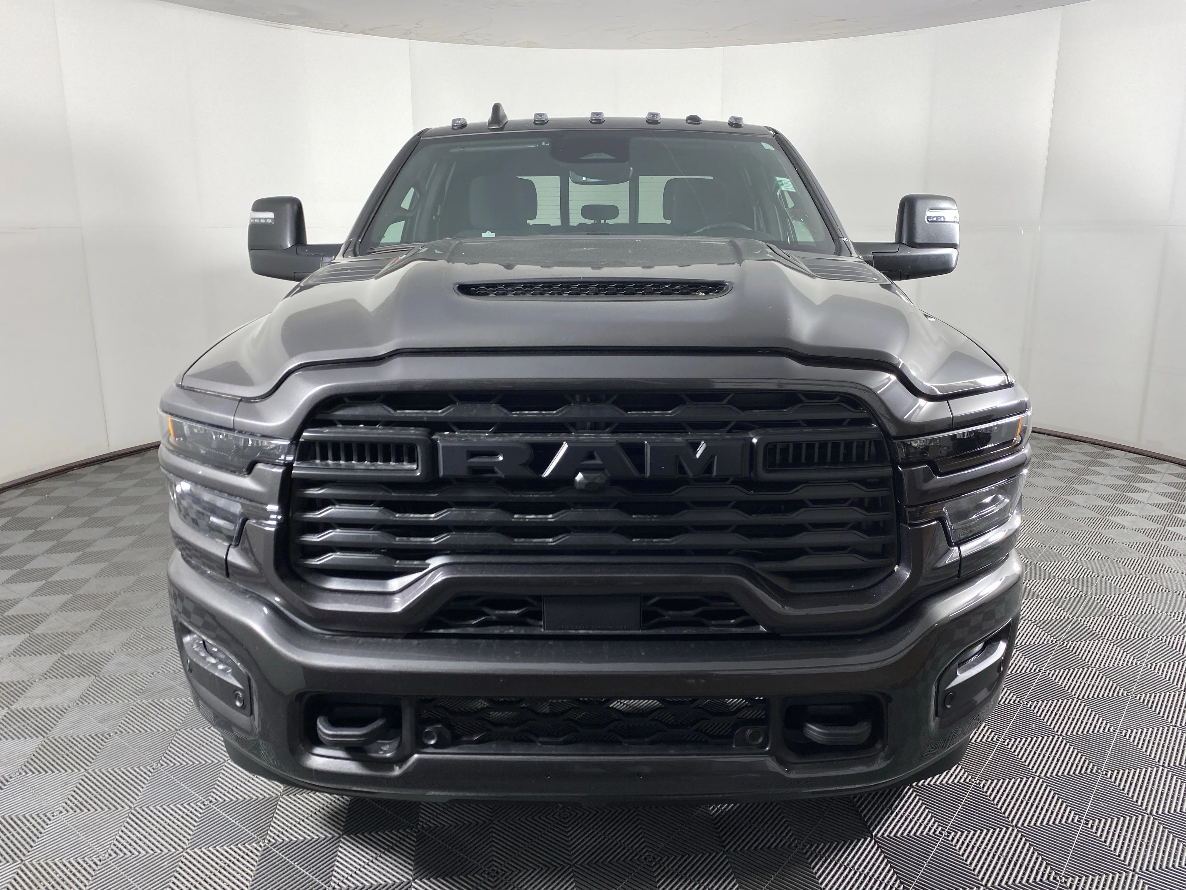 New 2026 Granite Crystal Metallic Clear-Coat Exterior Paint RAM Tradesman image 10