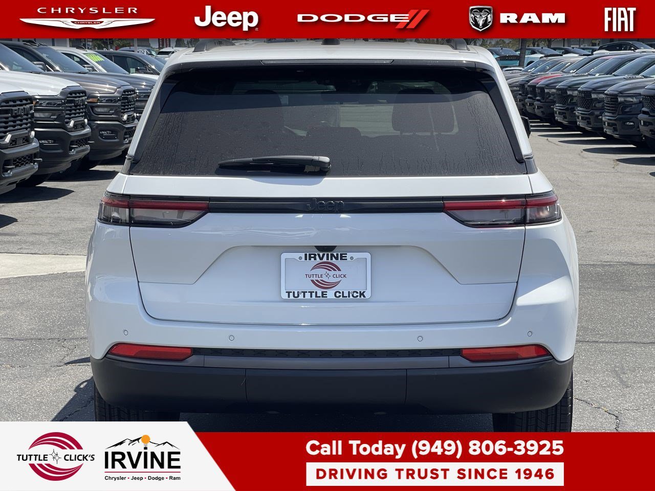 New 2026 Bright White Clear-Coat Exterior Paint Jeep Laredo Altitude image 5
