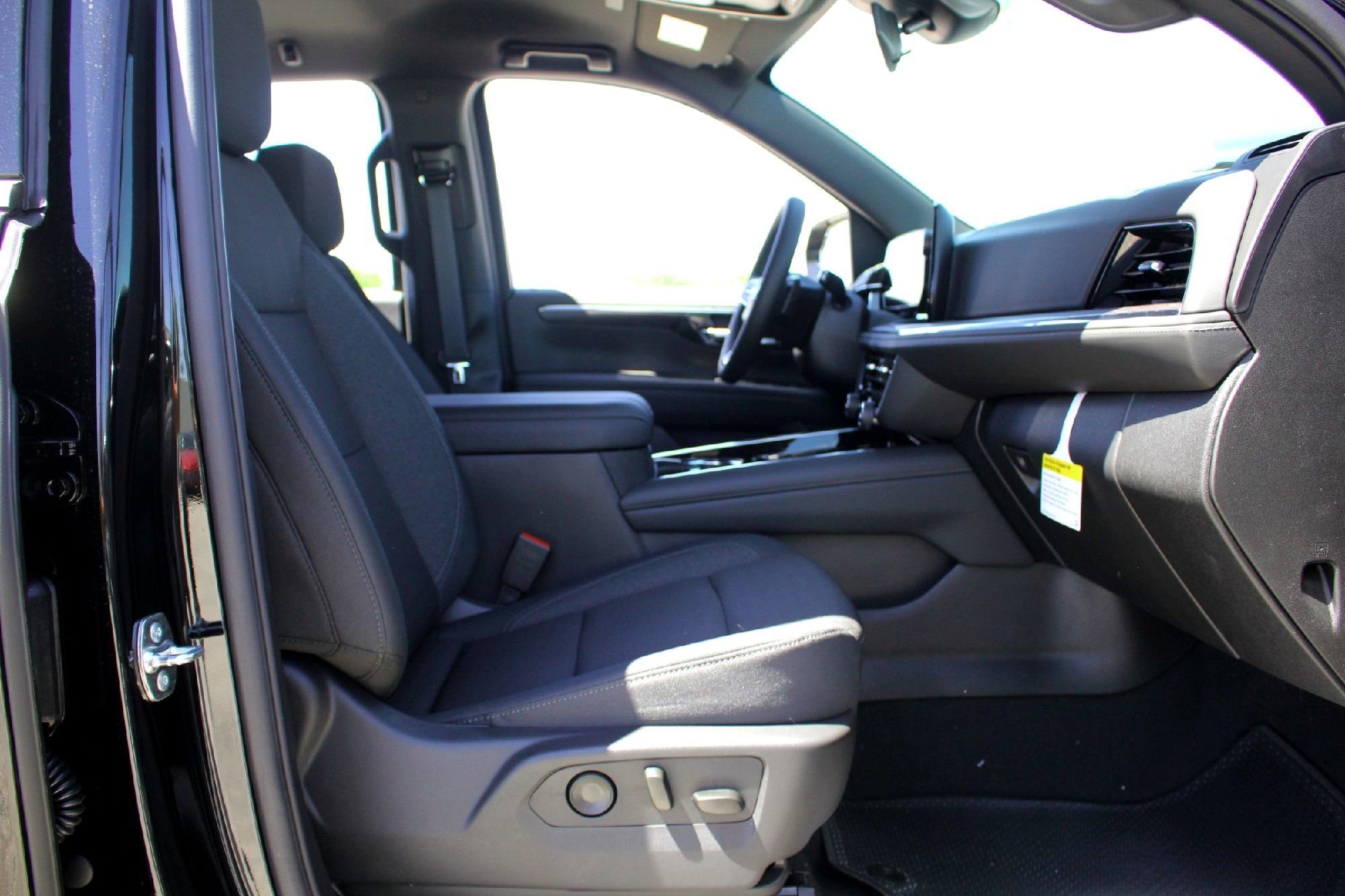 2026 Chevrolet Suburban LS - Photo 13