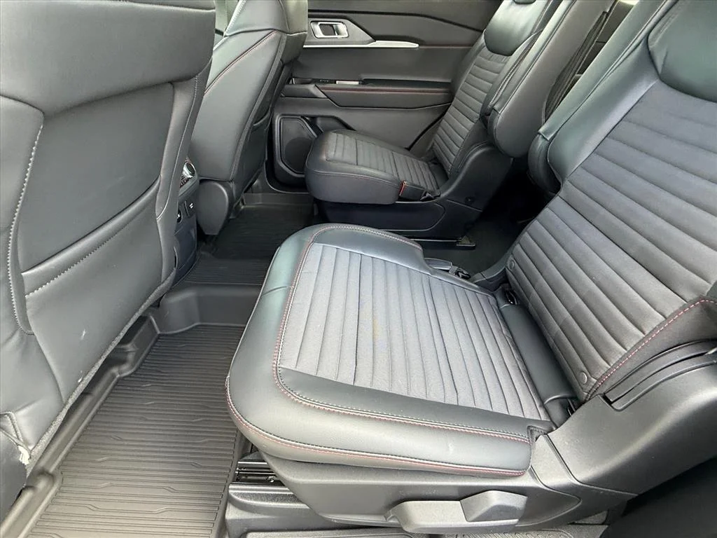 New 2026 Star White Metallic Tri-Coat Ford ST-Line image 6