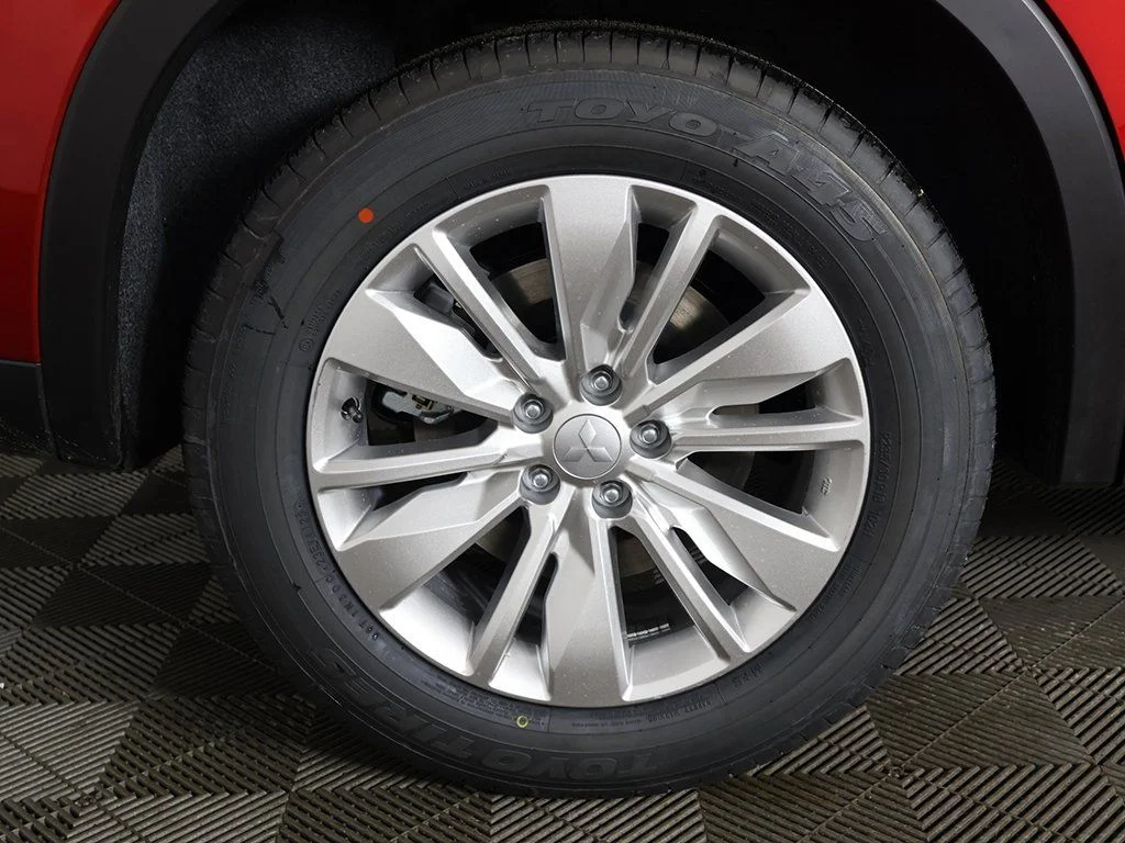 New 2026 Red Mitsubishi ES image 21