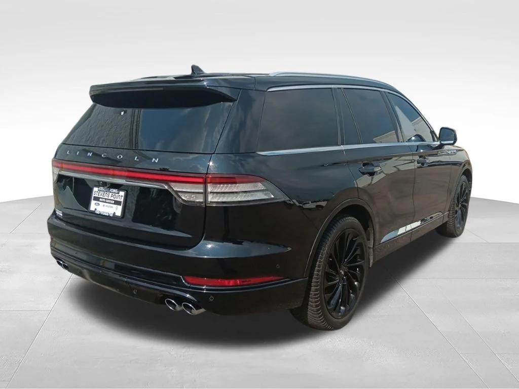 Used 2022 Infinite Black Metallic Clearcoat Lincoln Reserve image 7
