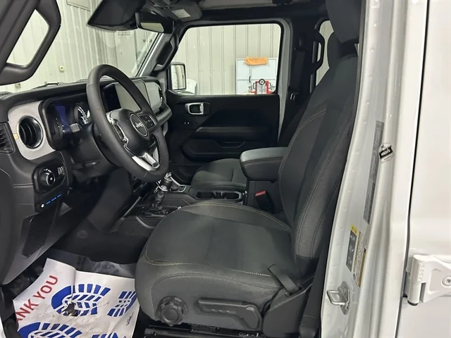 Used 2025 WHITE JEEP Backcountry image 14
