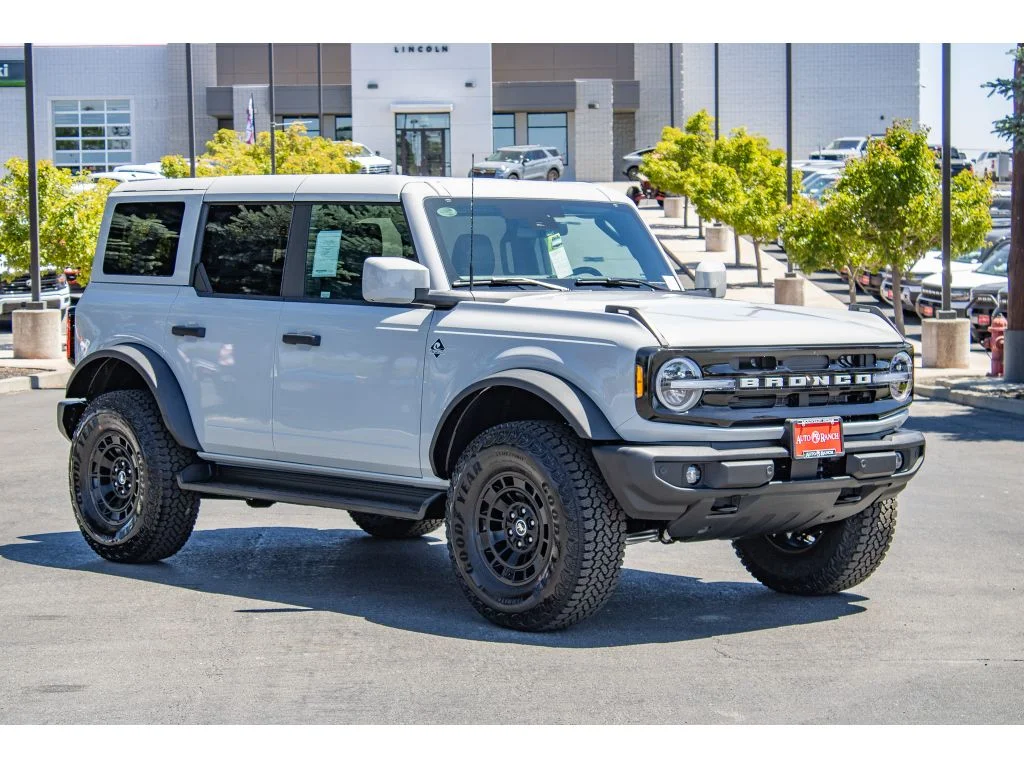 New 2026 AVALANCHE GRAY Ford Outer Banks image 2