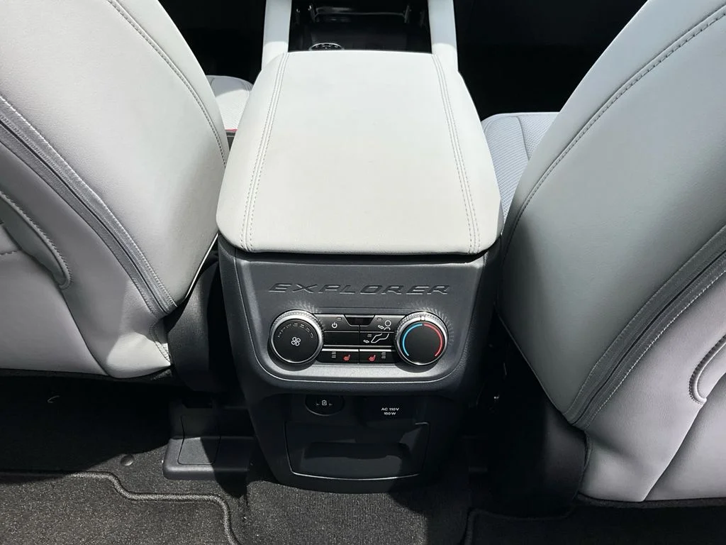 New 2026 CARBONIZED GRAY METALLIC Ford Platinum image 15