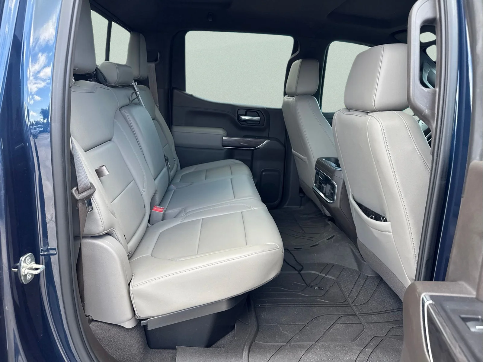 Used 2019 Northsky Blue Metallic Chevrolet LTZ image 35