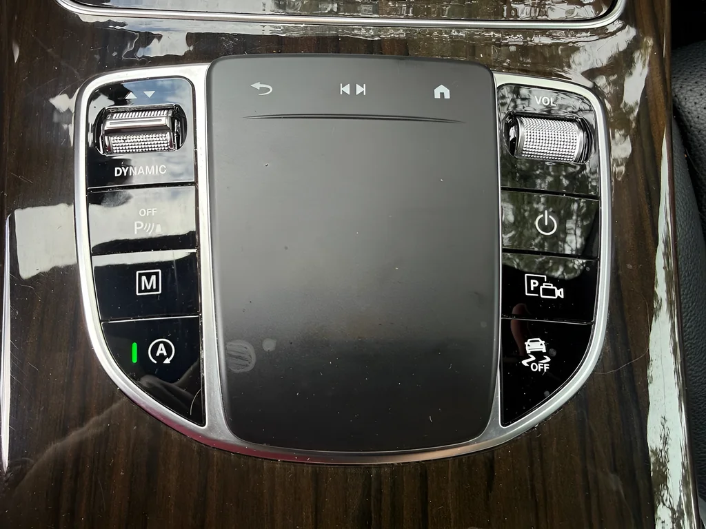 Used 2022  Mercedes-Benz GLC 300 image 28