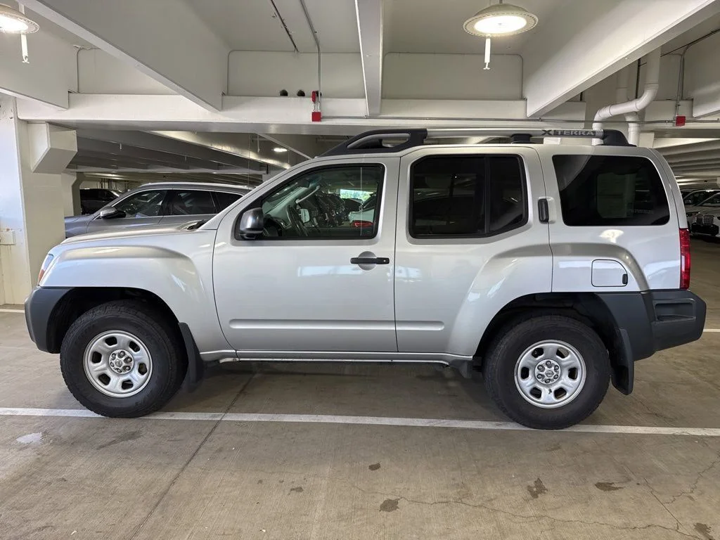 Used 2009 Silver Lightning Metallic Nissan X image 4