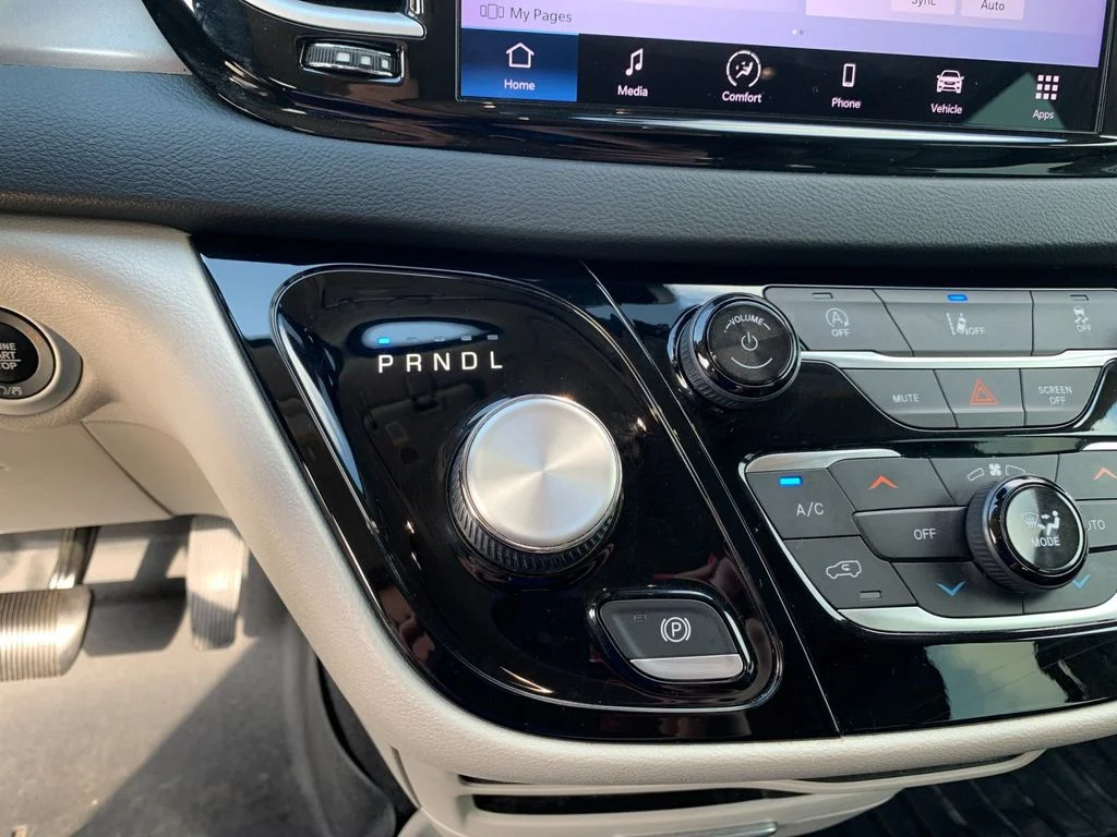 Used 2022 White Chrysler Touring L image 27