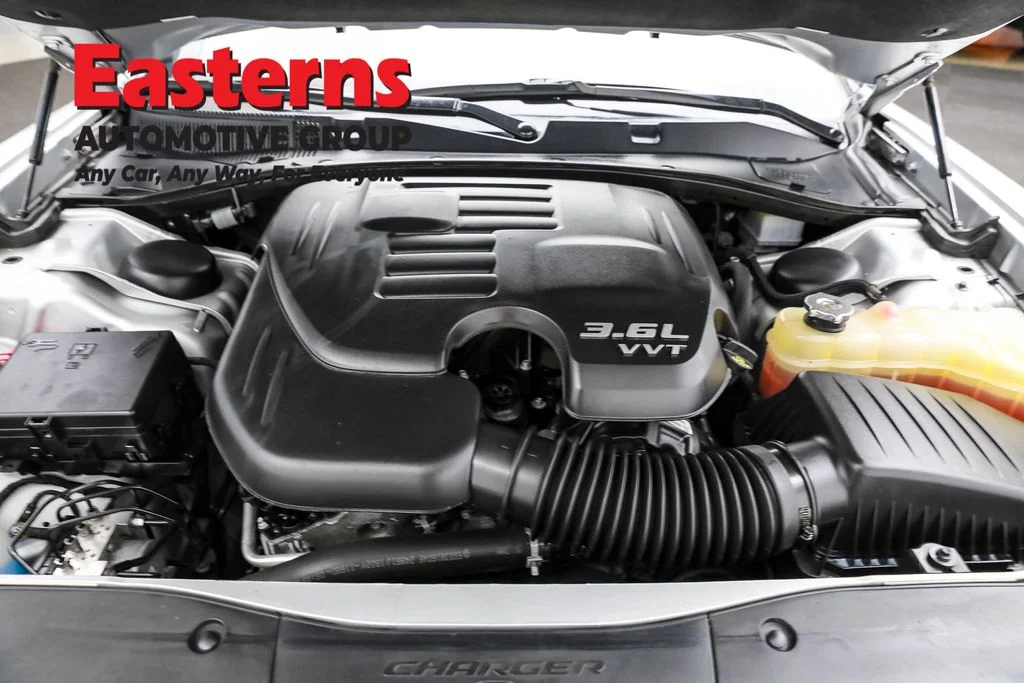 Used 2022 Silver Dodge SXT image 7