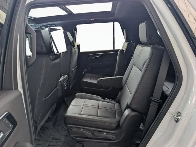 New 2027 Polar White Tricoat Chevrolet High Country image 11